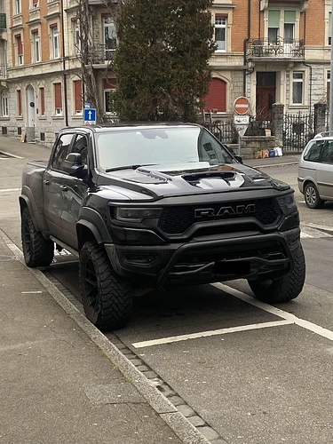 we-definitely-need-more-of-these-on-the-streets-and-on-v0-qhgbjkpynqje1